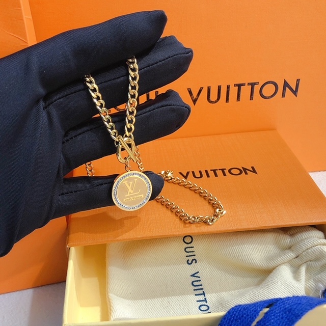 LOUIS VUITTON DIAMOND 18K YELLOW GOLD MINIATURE LV PENDANT