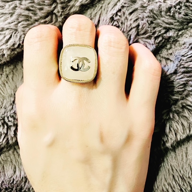 Chanel Gunmetal Tone Crystal Embellished Cc Twist Ring Eu 49 Size 5